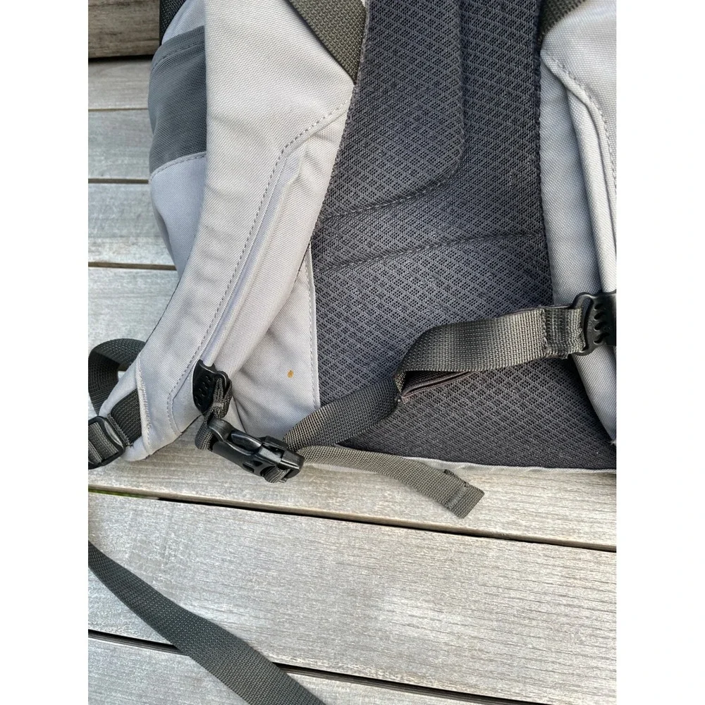 Patagonia Refugio 28L Backpack Feather Grey Daypack Laptop Bag 47911 FA15